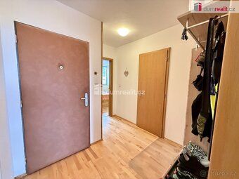 +popl. 4000, , Nabízíme k pronájmu moderní a velmi světlý by