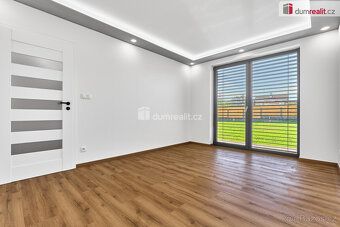 cena včetně právního servisu a odměny zprostředkovatele, Dum