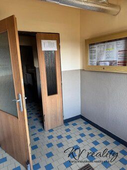 Nabízím k prodeji byt 2+1 s lodžií a sklepní kójí, který se 