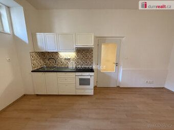 Nabízíme k pronájmu byt 4+1 o velikosti 96 m2 s garáží. Nach