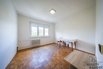 Ve výhradním zastoupení majitele nabízím k prodeji byt 2 + 1