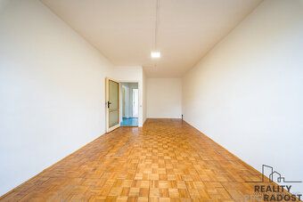 Ve výhradním zastoupení majitele nabízím k prodeji byt 2 + 1