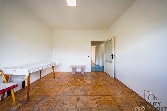 Ve výhradním zastoupení majitele nabízím k prodeji byt 2 + 1