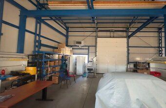 Pronájem skladovací / výrobní haly 449m2. Pozemek 1730m2. Ja