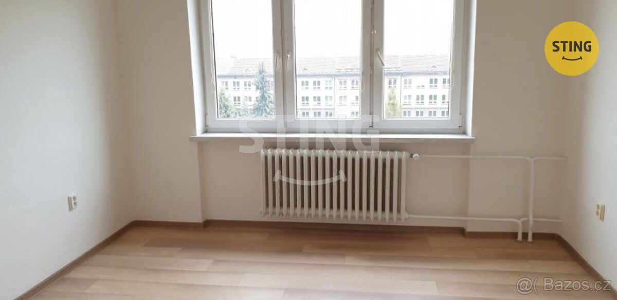 Nabízíme k pronájmu pokoj ve sdíleném bytě v Třinci na ulici