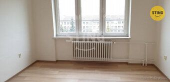Nabízíme k pronájmu pokoj ve sdíleném bytě v Třinci na ulici