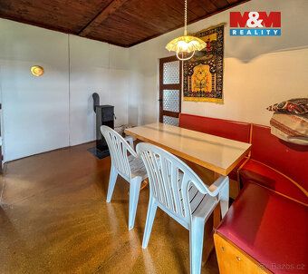 Nabízíme k prodeji rekreační chatu o velikosti 40 m² s krásn