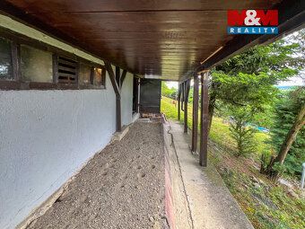 Nabízíme k prodeji rekreační chatu o velikosti 40 m² s krásn