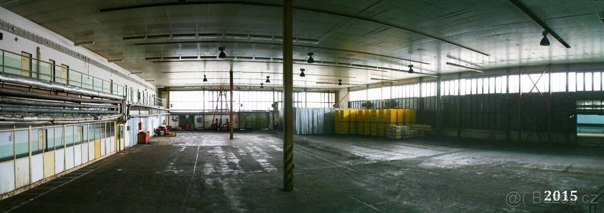 Nabízíme světlou, vjezdovou, víceúčelovou halu 2.462 m2 + zá