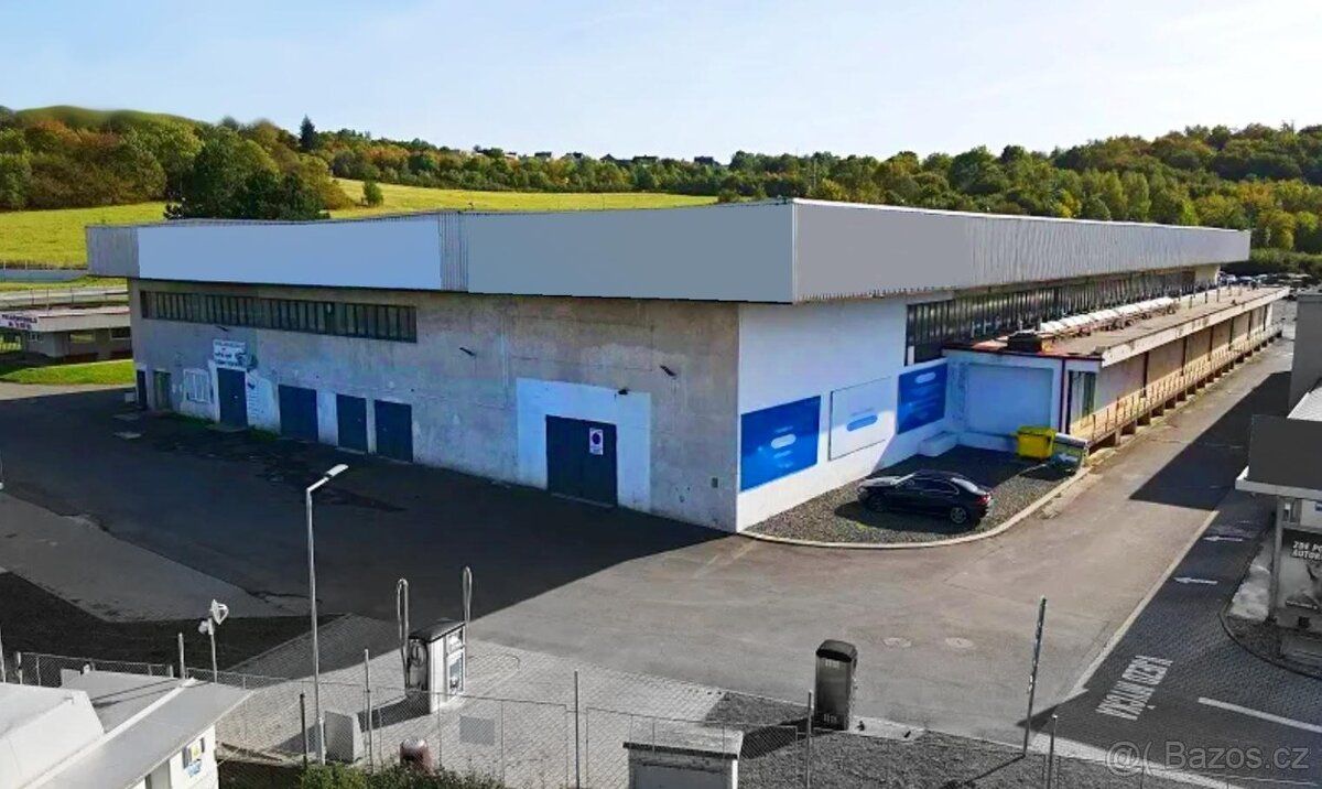 Nabízíme světlou, vjezdovou, víceúčelovou halu 2.462 m2 + zá