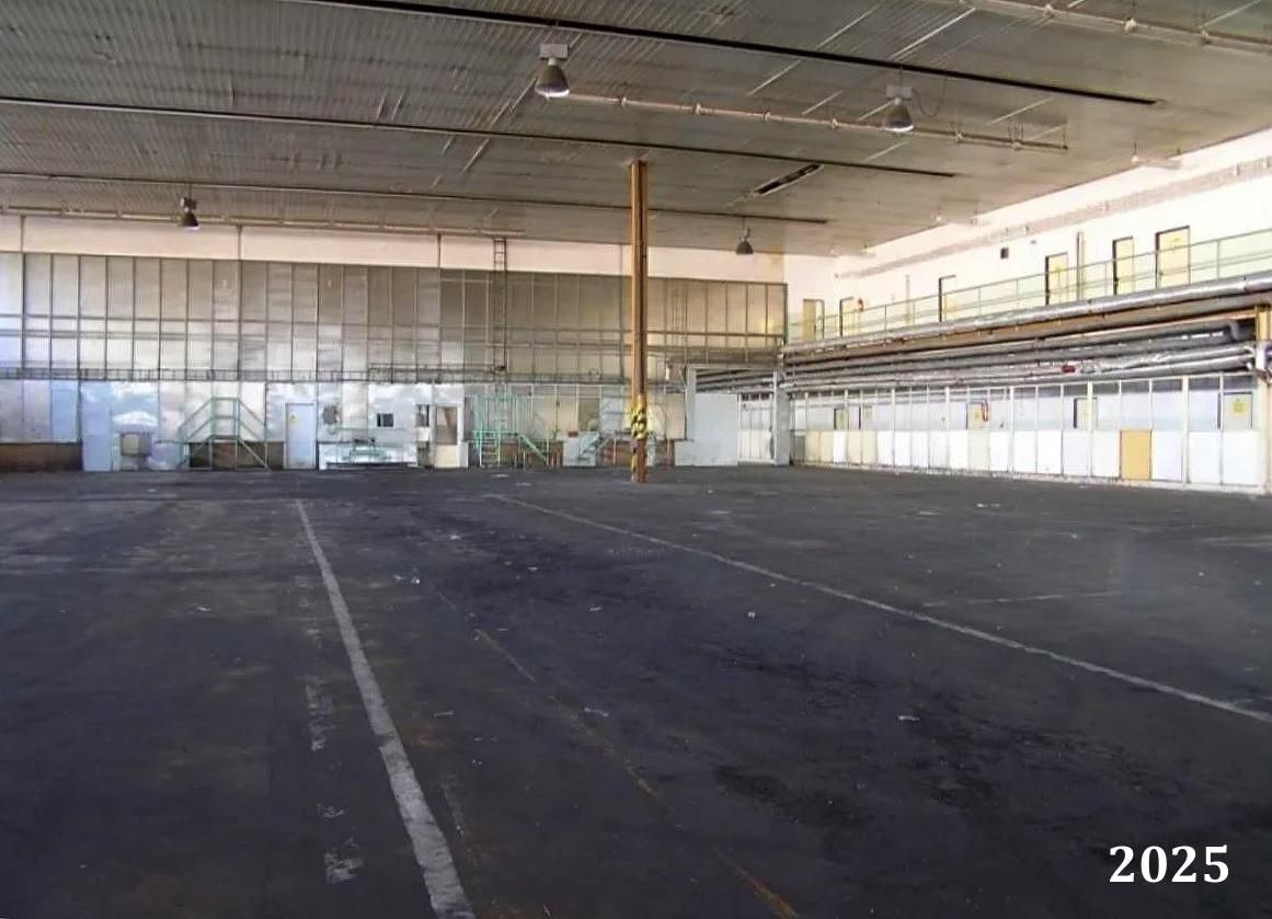 Nabízíme světlou, vjezdovou, víceúčelovou halu 2.462 m2 + zá