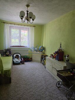 Nabízíme k prodeji rodinný dům s vlastním pozemkem o velikos