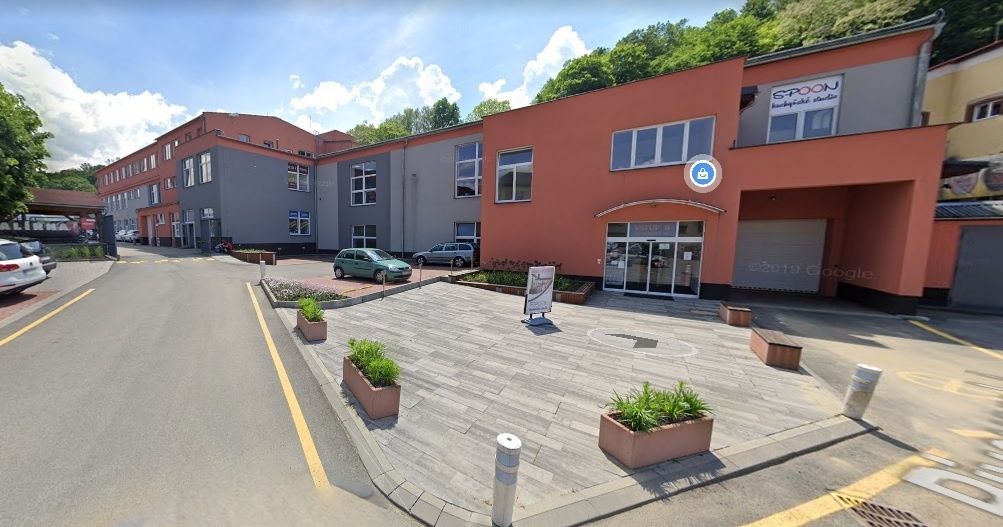 Nabízím k pronájmu kompletní pracoviště/křeslo v zavedeném k