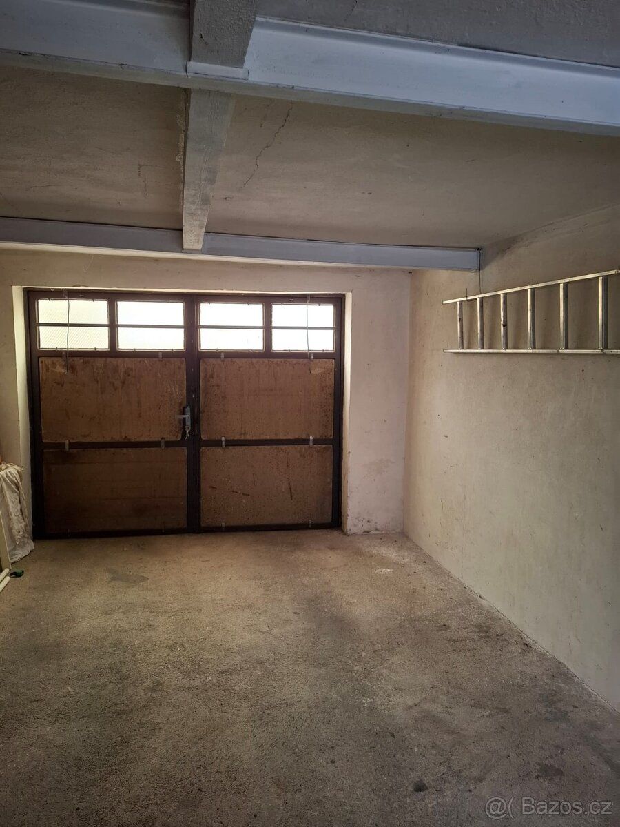 Pronajmu garáž o velikosti 24m2 u RD, samostatný přístup do 