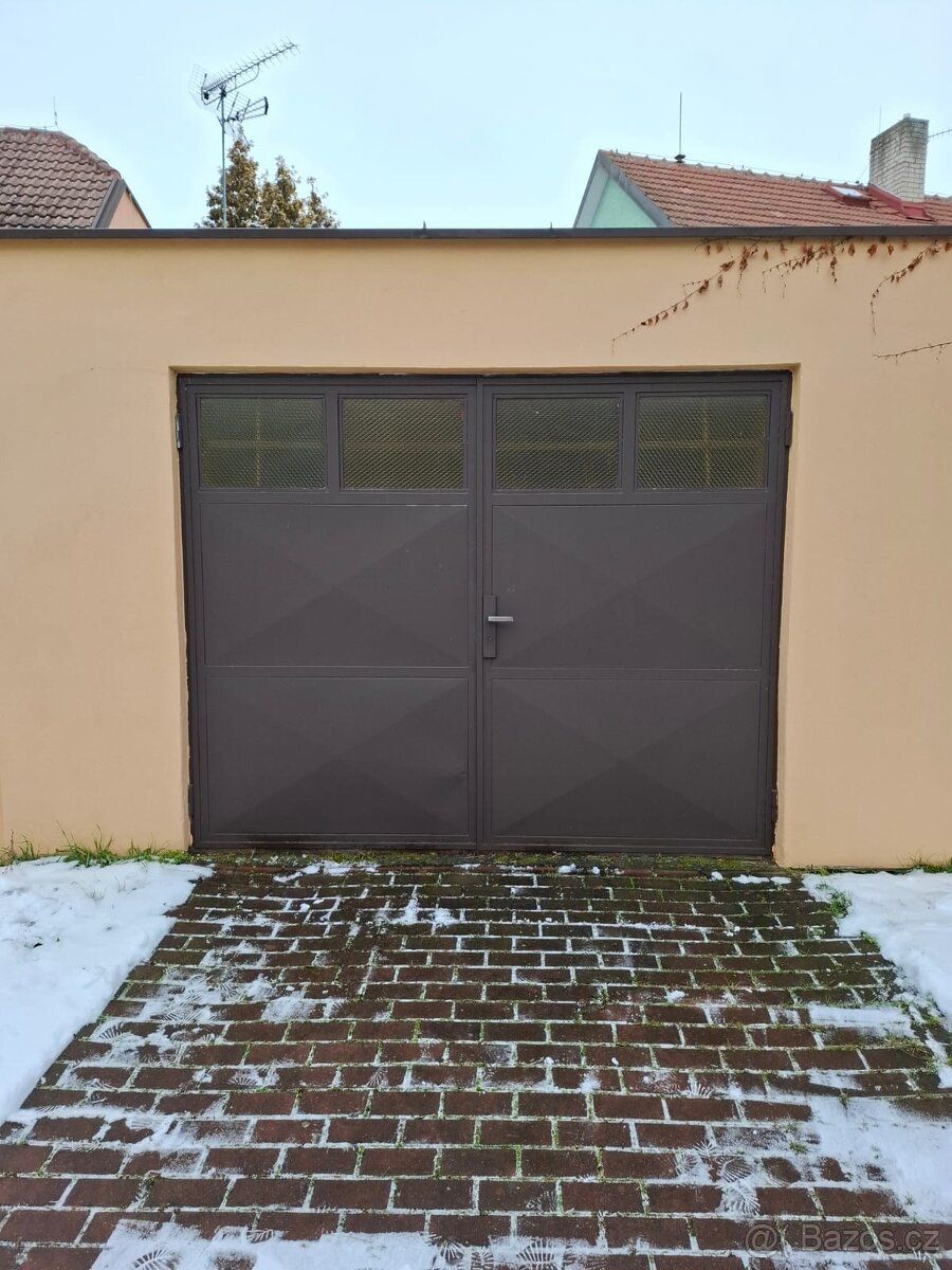 Pronajmu garáž o velikosti 24m2 u RD, samostatný přístup do 