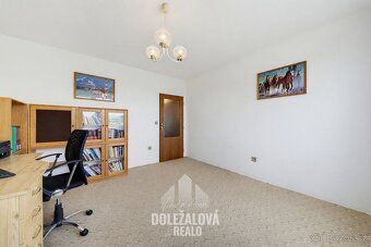 Ev.č. 00881 Prodej prostorného řadového rodinného domu 5+1 v