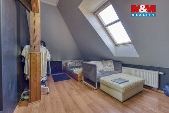 Nabízíme k prodeji prostorný mezonetový byt 4+kk o podlahové