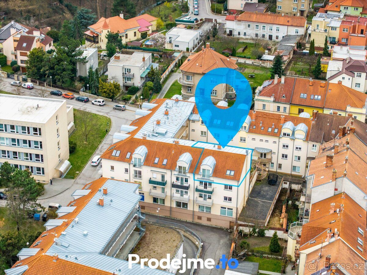 Ev.č. 100293 Dvě vlastní parkovací stání kousek od centra Zn