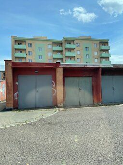 Ev.č. 100293 Dvě vlastní parkovací stání kousek od centra Zn