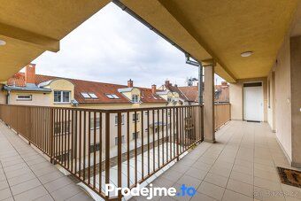 Ev.č. 100216 Prostorný podkrovní byt 3+1 kousek od centra Zn