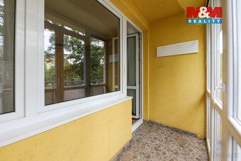 Nabízíme k pronájmu prostorný byt o dispozici 3+1 s lodžií v
