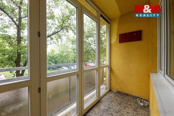 Nabízíme k pronájmu prostorný byt o dispozici 3+1 s lodžií v