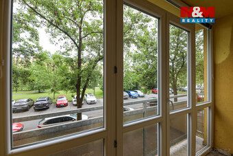 Nabízíme k pronájmu prostorný byt o dispozici 3+1 s lodžií v