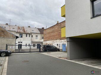 Ev.č. 00881 Nabízíme k pronájmu parkovací stání v centru měs