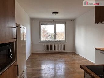 Cena včetně odměny zprostředkovatele a služeb. , Dumrealit.c