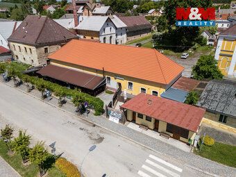 Nabízíme ke koupi zavedenou restauraci s dlouholetou tradicí