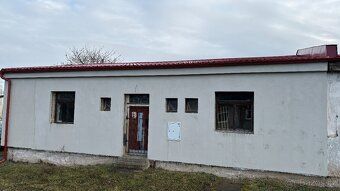 Nabízím k pronájmu komerční prostory v obci Chrášťany u Rako
