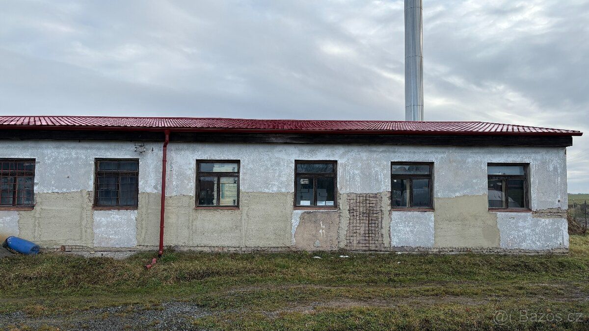 Nabízím k pronájmu komerční prostory v obci Chrášťany u Rako