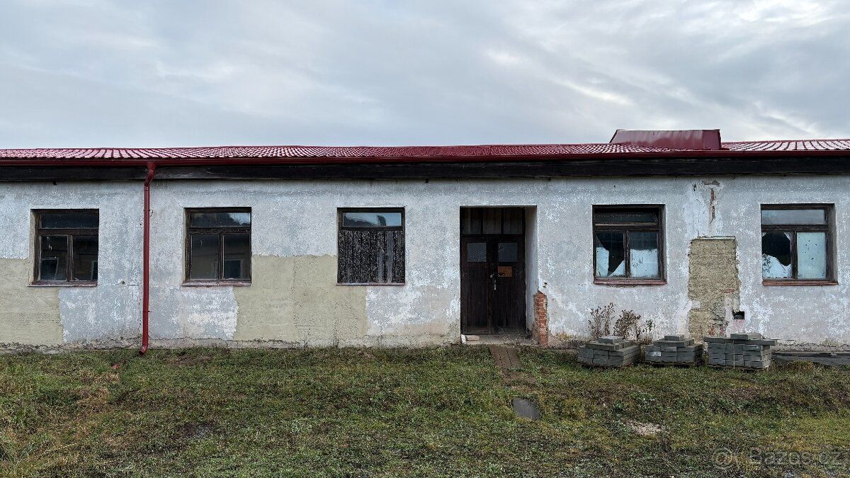 Nabízím k pronájmu komerční prostory v obci Chrášťany u Rako