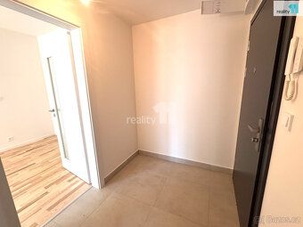 + zálohy na energie a služby 2.300,-Kč/měsíc, elektřina na n