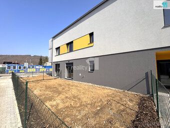 + zálohy na energie a služby 2.300,-Kč/měsíc, elektřina na n