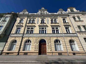 Nabízíme k pronájmu světlé a prakticky řešené kancelářské pr