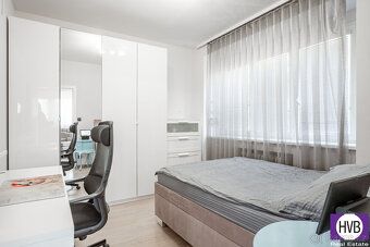 Nabízíme k prodeji zařízený světlý, prostorný byt 4+kk (mome