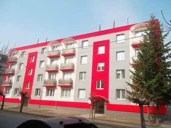 Nabízíme k pronájmu slunný byt o vel. 55m2 ve 3.patře třípod