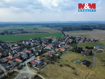 Prodej stavebního pozemku 951 m² v klidné části obce Mokrovr