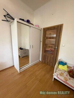Nabízíme k pronájmu světlý byt o dispozici 1+1 a celkové vým