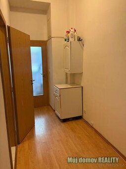 Nabízíme k pronájmu světlý byt o dispozici 1+1 a celkové vým