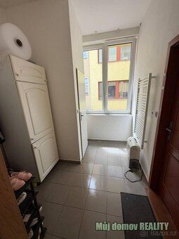 Nabízíme k pronájmu světlý byt o dispozici 1+1 a celkové vým