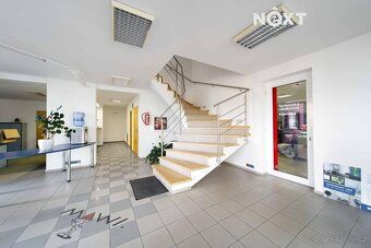Exkluzivně nabízíme k pronájmu prostorné, klimatizované kanc