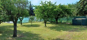 Nabízíme k prodeji udržovanou zahradu s chatou o výměře 850 