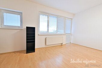 K dlouhodobému podnájmu nabízíme prostorný byt o dispozici 3