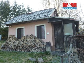 Nabízíme k prodeji chatu, podlahová plocha 32 m2 s hezkým vý