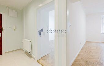 Nabízíme k pronájmu velice pěkný, kompletně zrekonstruovaný 