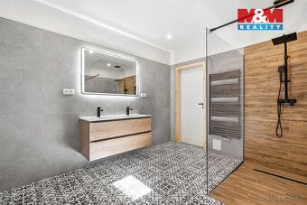 Nabízíme rodinný dům v obci Bzí, situovaný v klidném prostře