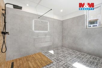 Nabízíme rodinný dům v obci Bzí, situovaný v klidném prostře