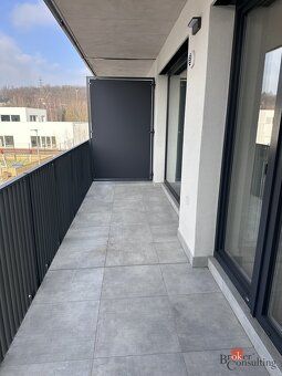 Pronájem bytu 2kk s balkonem a parkovacím stánímNabízím k pr